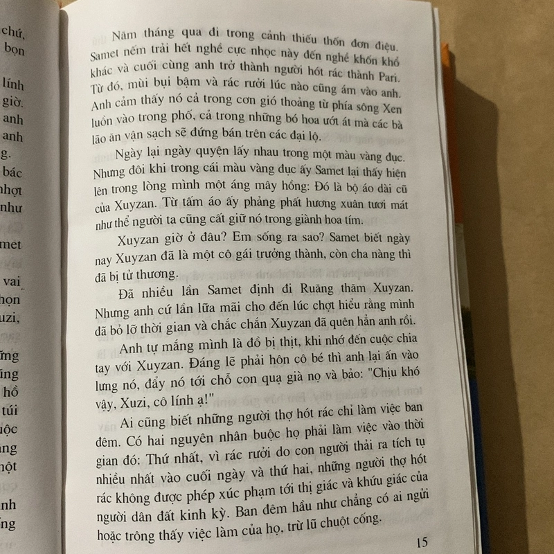 Bông hồng vàng và bình minh mưa, sách bìa cứng, Kim Ân  ( Vũ Thư Hiên) dịch 357183