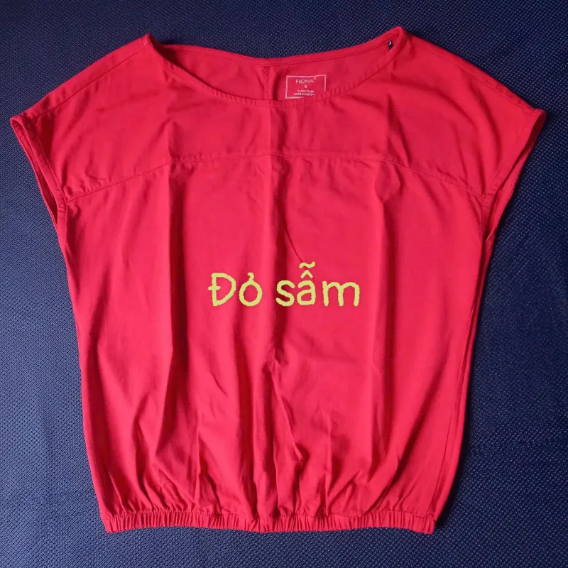 Áo phông dáng croptop size M, màu đỏ màu kem màu vàng sản phẩm đã Mặc Một Lần 1021188