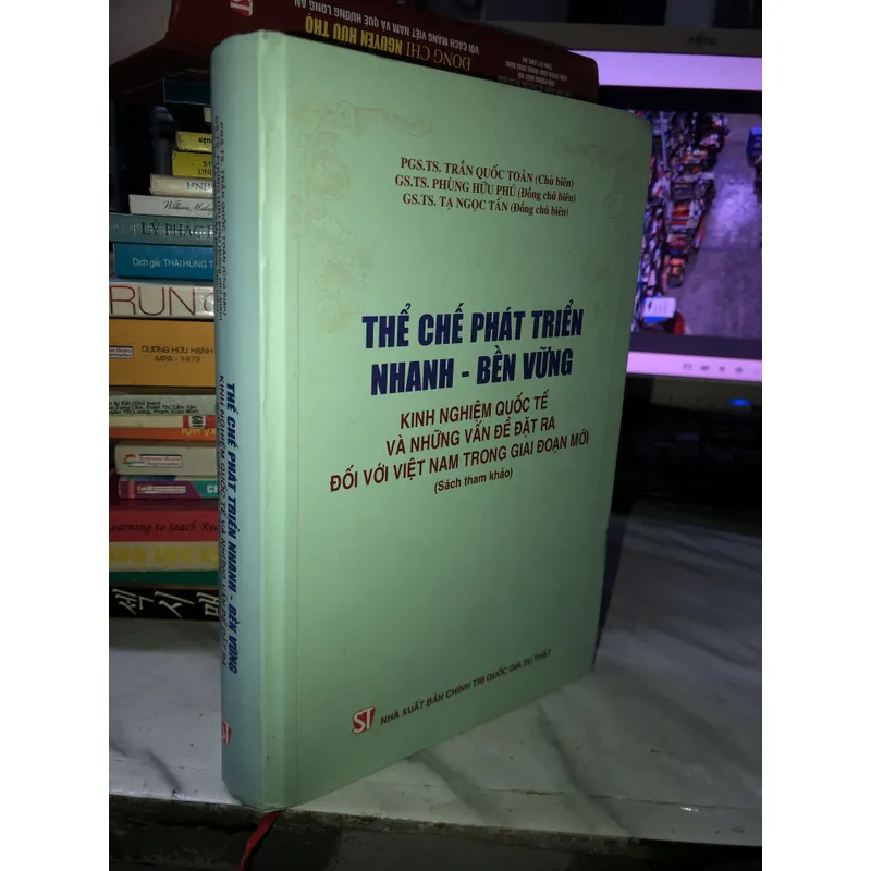 Thể chế phát triển nhanh - bền vững: Kinh nghiệm quốc tế và những vấn đề đặt ra đối với… 704982