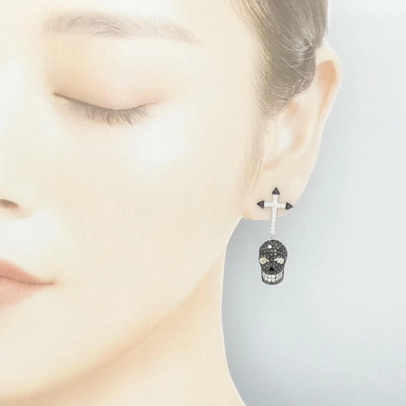 Khuyên tai kim cương đầu skull K18WG/K18BG/750WG - Hàng hiệu Authentic 870204