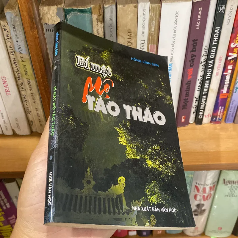 BÍ MẬT MỘ TÀO THÁO (XB 2003) 599886