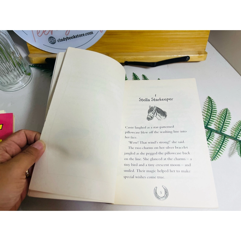 [Sách 2hand từ US] Like new 90% - Lucky Stars: The Perfect Pony Wish của Phoebe Bright. 476844