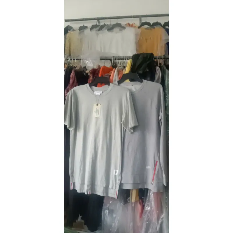 Áo thun xám V1 trên 100 971376