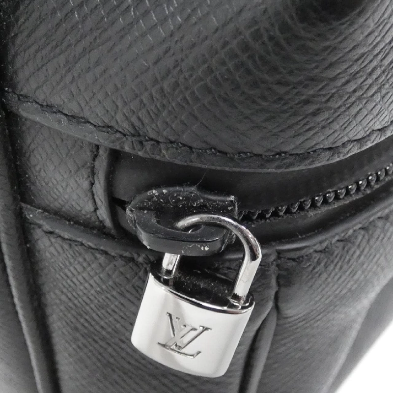 Túi đeo chéo Louis Vuitton Taiga M31003 612450