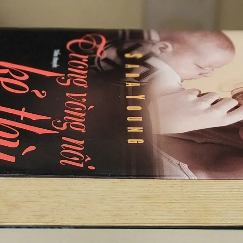 Tiểu thuyết của Sara Young: TRONG VÒNG NÔI KẺ THÙ (Giấy xốp) 715516