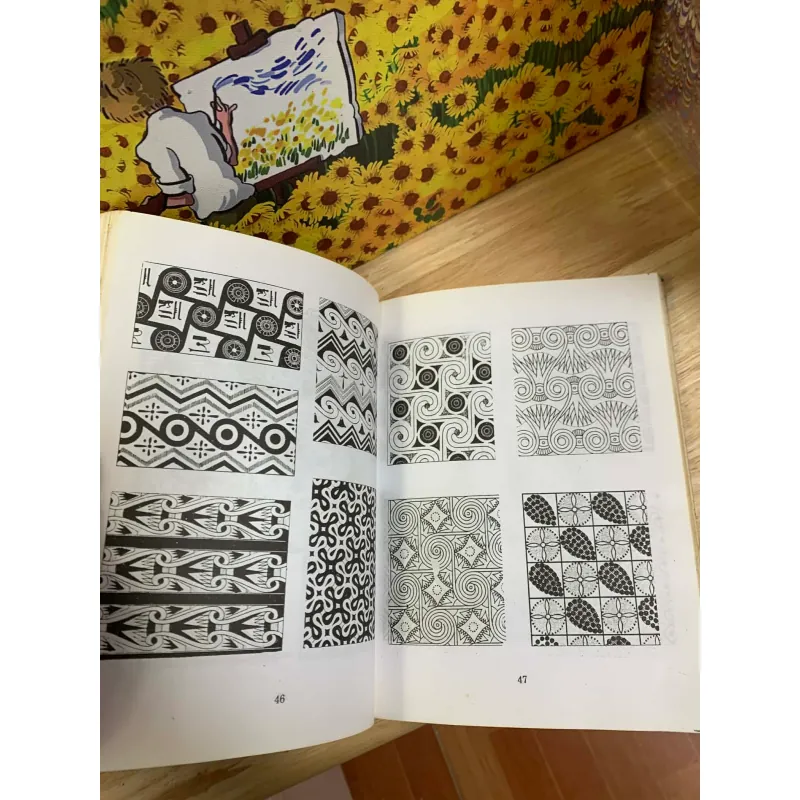 Văn Hóa Trang Trí Các Nước Đông Tây - Huỳnh Văn Lý 927239