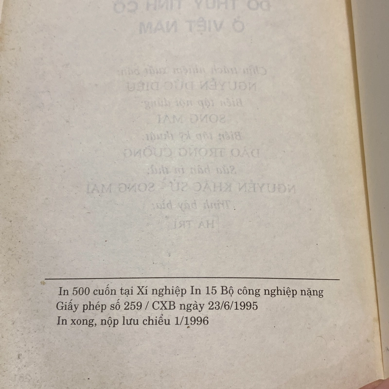 ĐỒ THUY TINH CỔ Ở VIỆT NAM (XB 1996) 546978