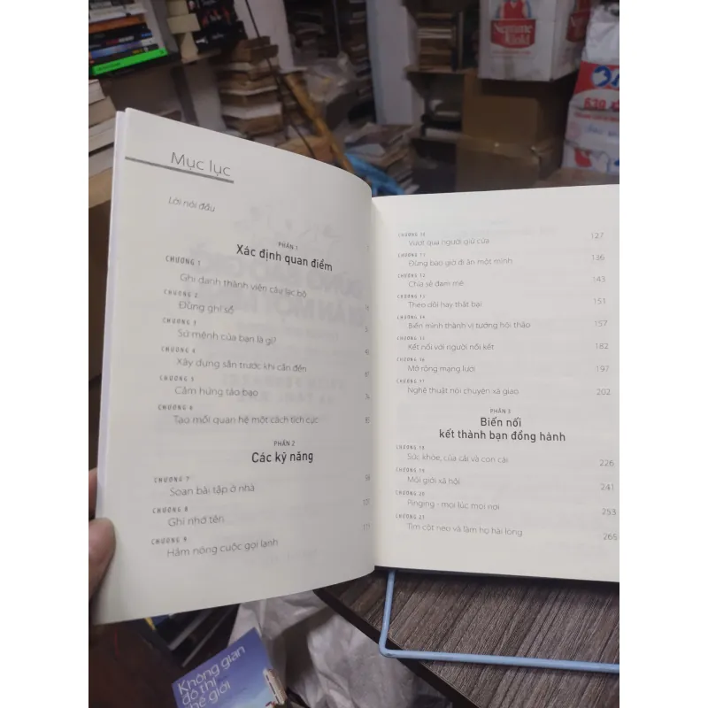 Sách: Đừng bao giờ đi ăn một mình - TG: Keith Ferrazzi và Tahl Raz (B1) 728193