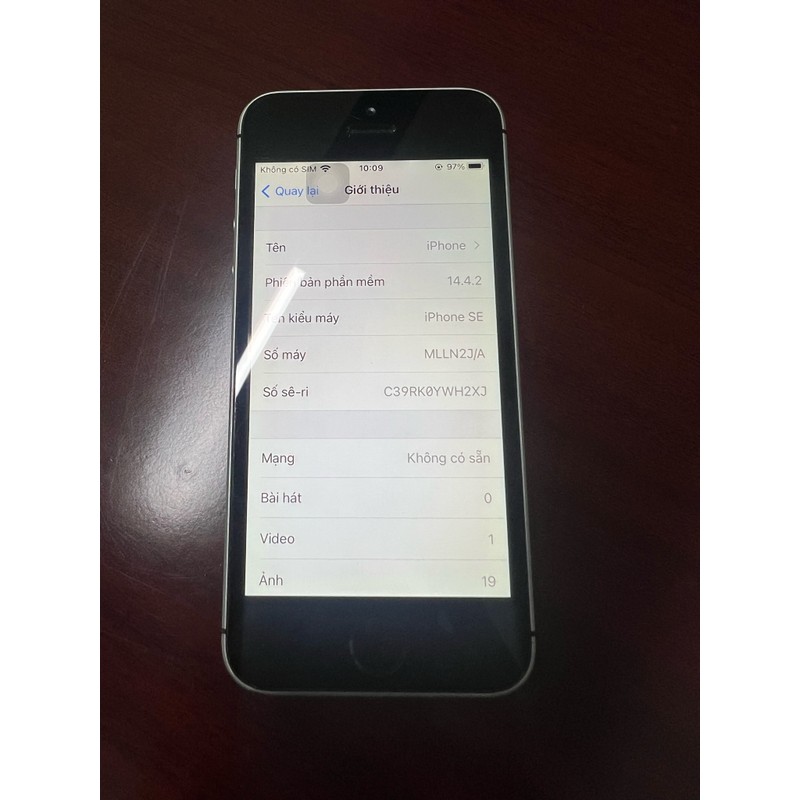 iPhone 5 SE màu bạc, xước nhẹ, Sài tốt.  73673