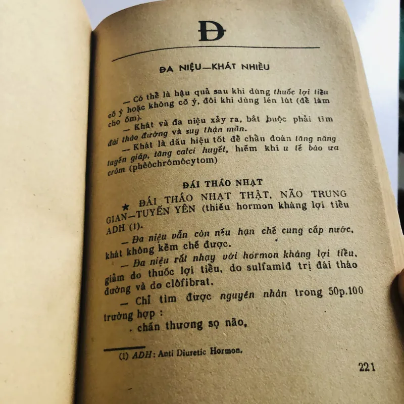 TỰ ĐIỂN TRIỆU CHỨNG VÀ ĐỊNH BỆNH  726521