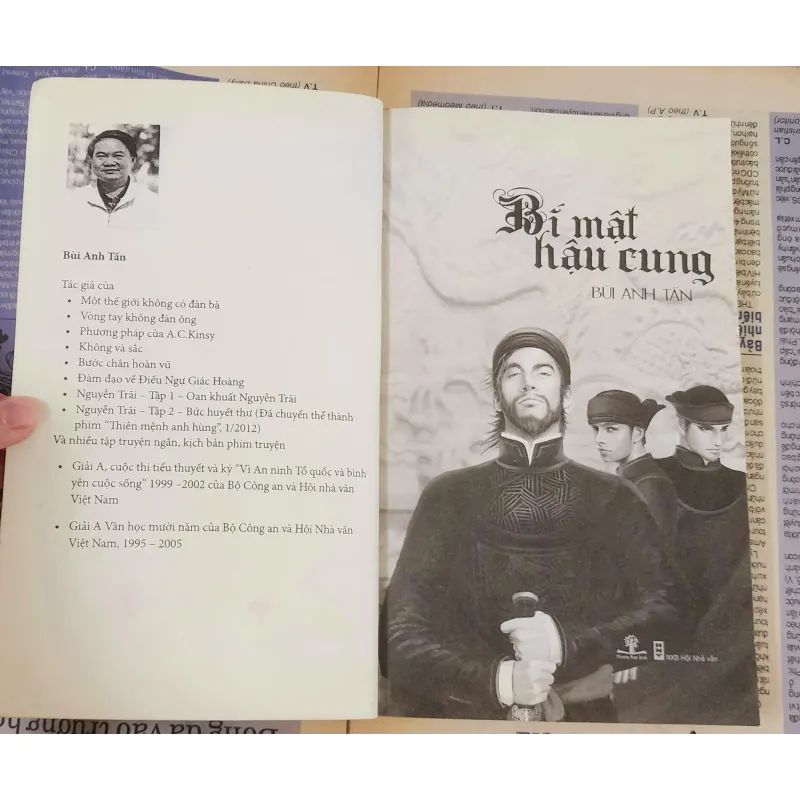 Tiểu thuyết lịch sử: BÍ MẬT HẬU CUNG (394 trang) 1002497