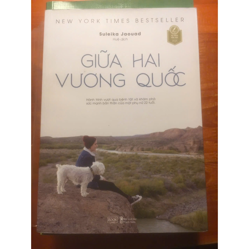 GIỮA HAI VƯƠNG QUỐC 543505