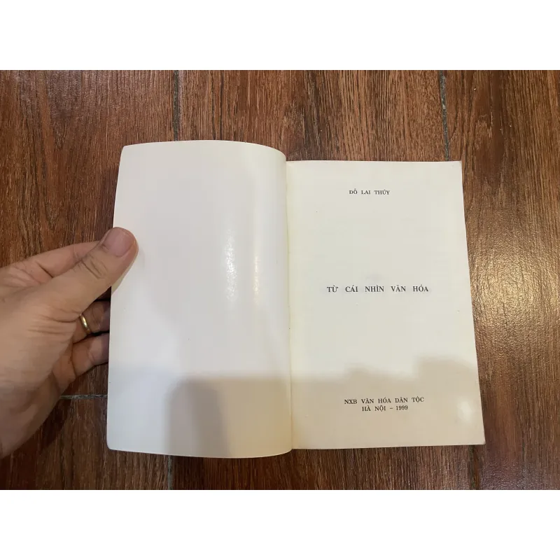 Từ cái nhìn văn hoá - Đỗ Lai Thuý (o4) 1027074