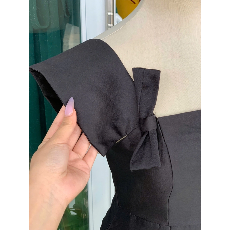 Đầm đen taffta tay phối nơ 503171