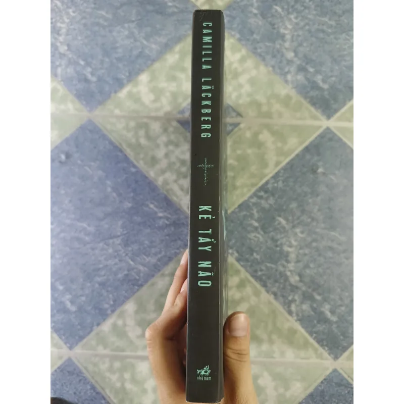 Kẻ tẩy não - Camilla Lackberg 712429