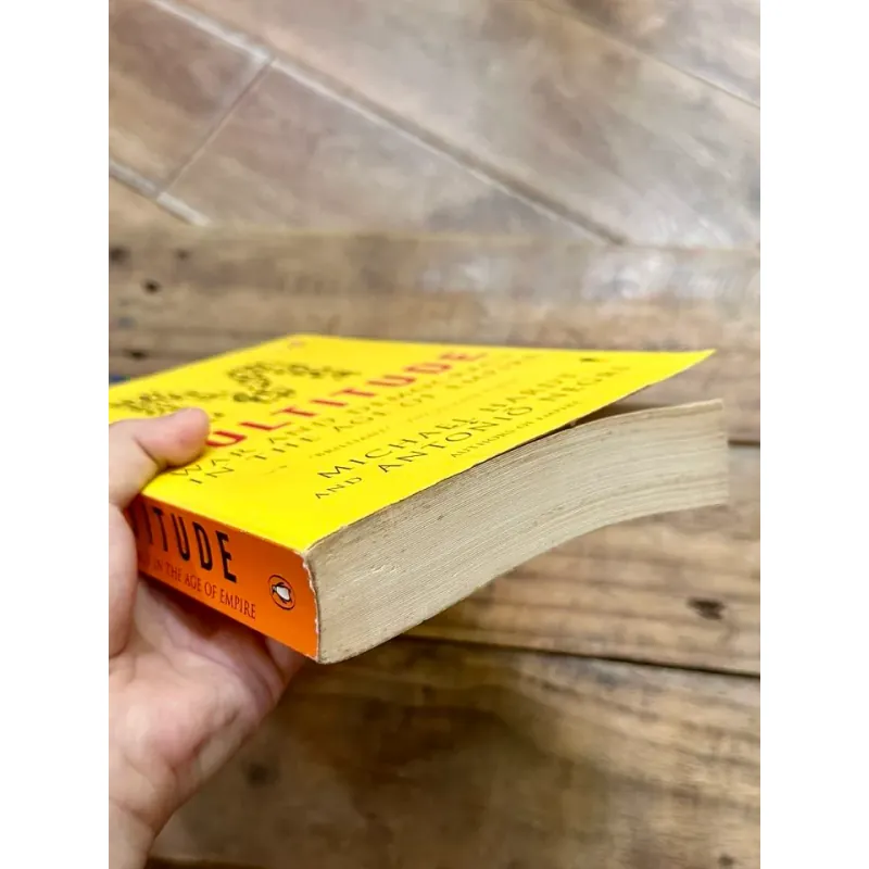 Multitude: War and Democracy in the Age of Empire - Michael Hardt & Antonio Negri 729009