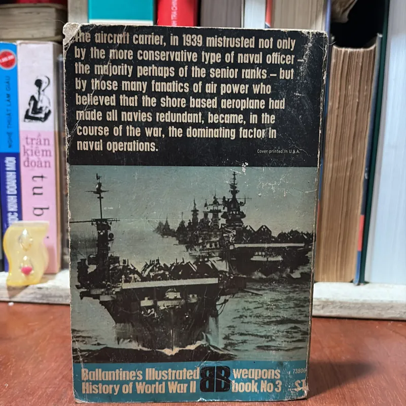 II English Books: Aircraft Carrier The Majestic Weapon - Donald Macintyre 727038