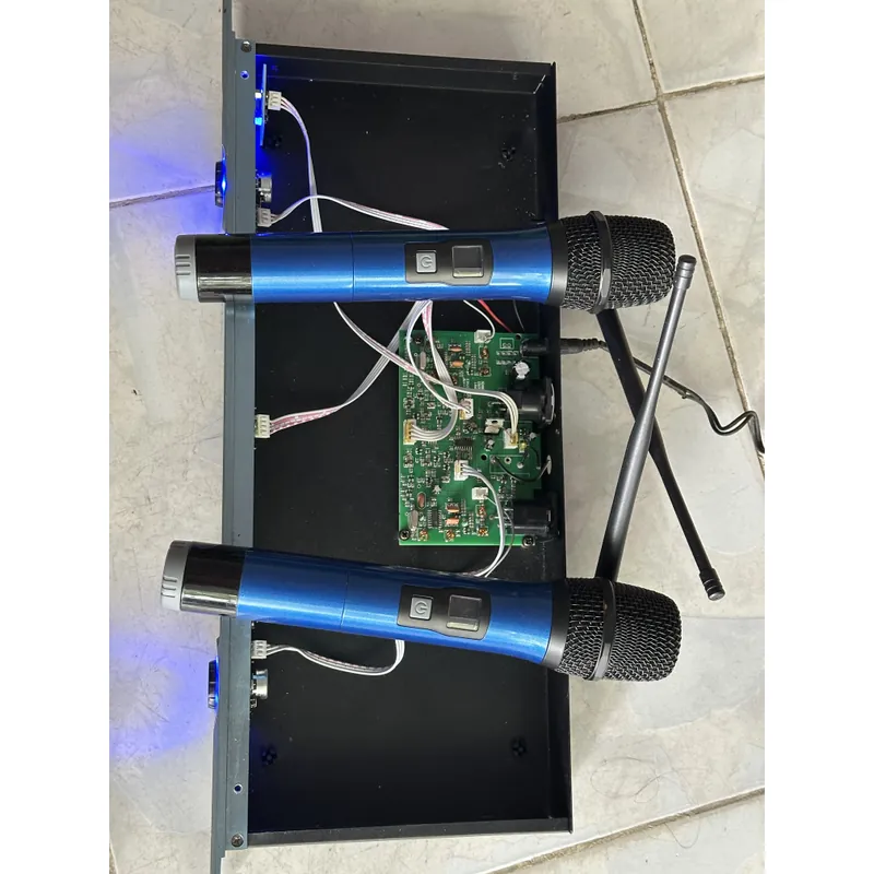 Bộ thu micro không dây Shure BLXC 9 mất nắp trên còn nguồn ( Tù mù ) 604671