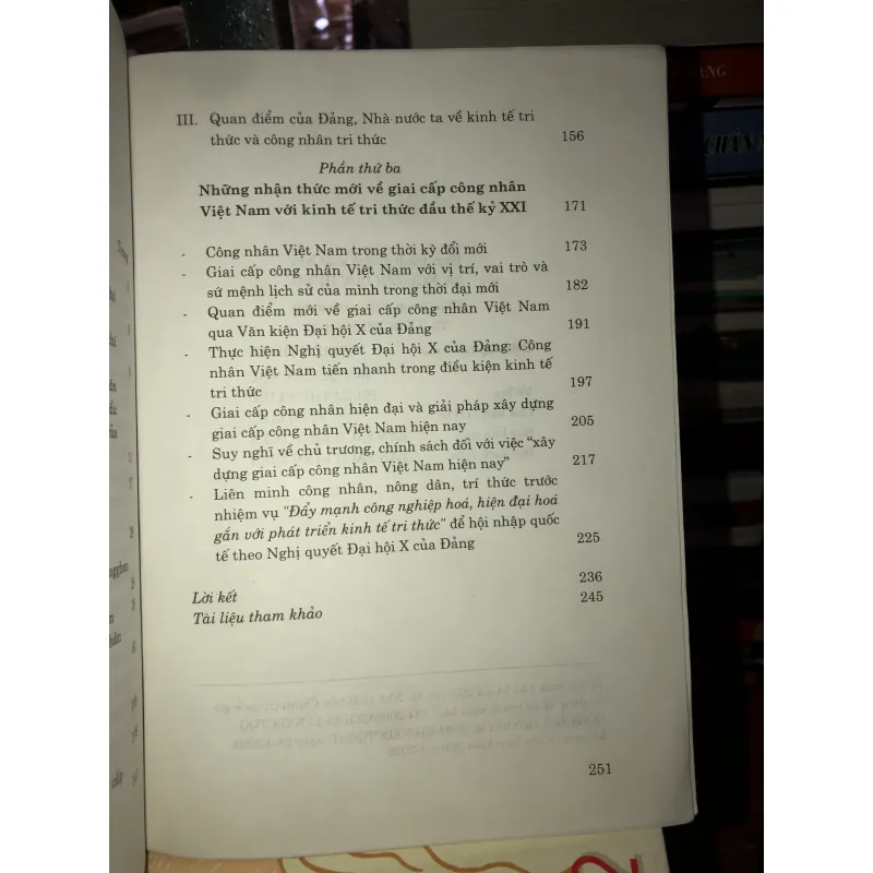 Đổi mới tư duy về giai cấp công nhân - Kinh tế tri thức và công nhân tri thức  758247