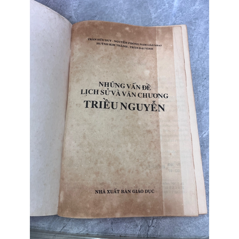 NHỮNG VẤN ĐỀ LỊCH SỬ VÀ VĂN CHƯƠNG TRIỀU NGUYỄN 384388