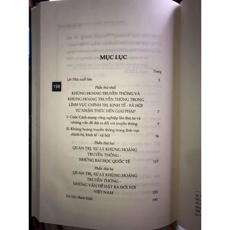 Quản trị, xử lý khủng hoảng truyền thông - Bài học quốc tế và vấn đề rút ra… 704337