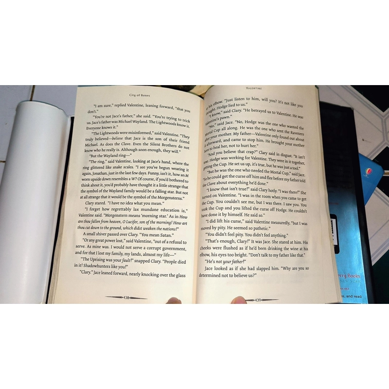 Cassandra Clare (#1 NYT Bestselling author) - City of Bones (Hardcover) 470387