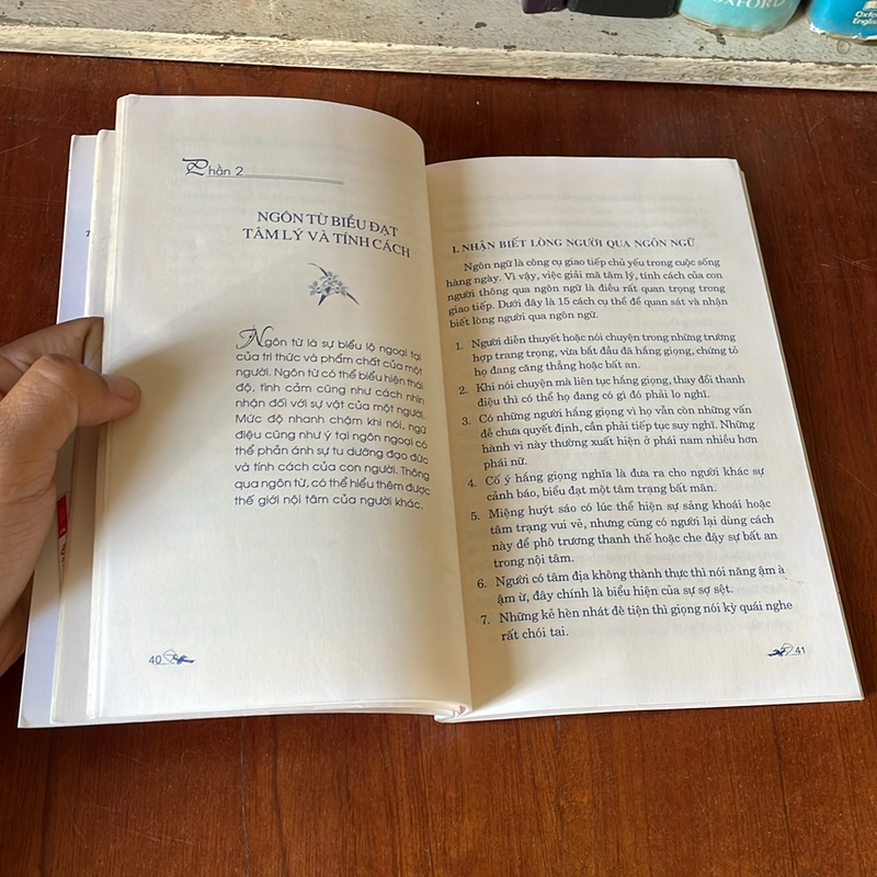 II Sách Kỹ Năng: Hiểu Người Khác Qua Tiếp Xúc - Tiểu Hằng, Kiến Văn - 2011 527758