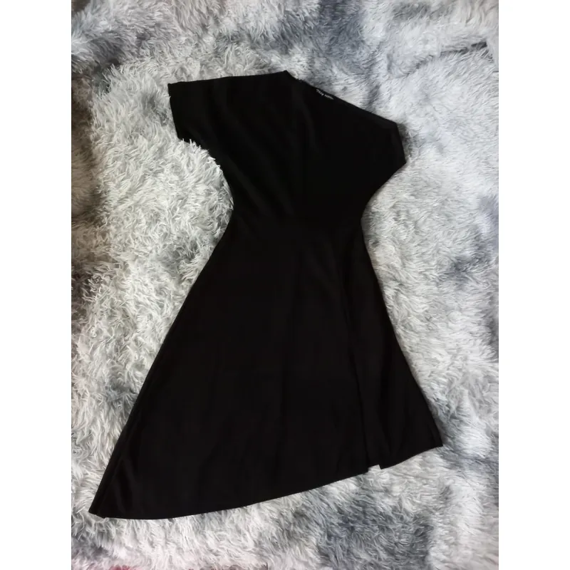 Váy đen lệch vai 687979