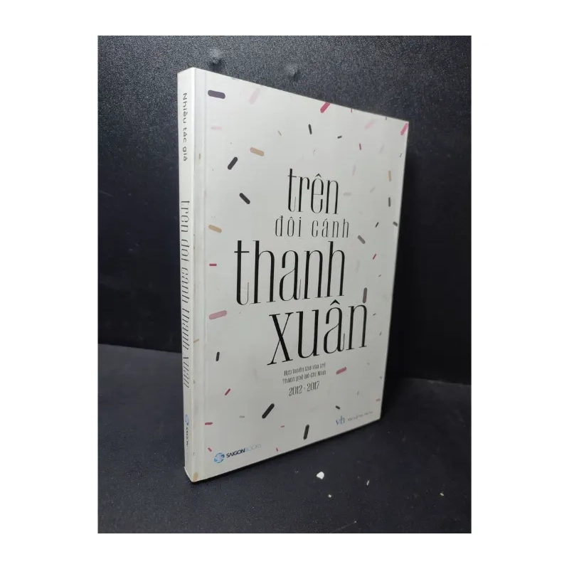 Trên đôi cánh thanh xuân Nhiều tác giả bẩn bìa 988283