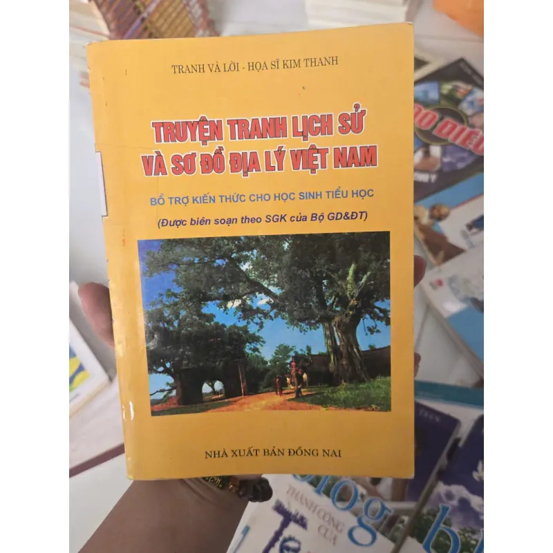 truyện tranh lịch sử và sơ đồ địa lý Việt Nam 1010839