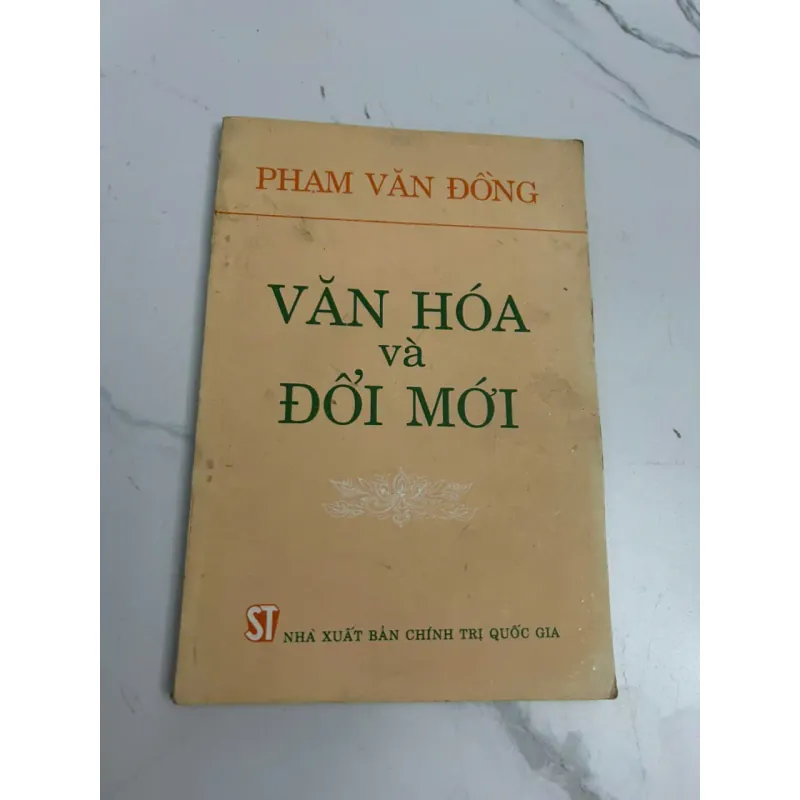Văn Hóa và Đổi Mới - Phạm Văn Đồng 639197