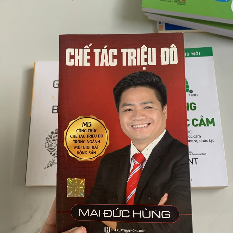 Giao tiếp chuyên nghiệp để bán hàng thành công & Bán hàng bằng trí tuệ xúc cảm 381044