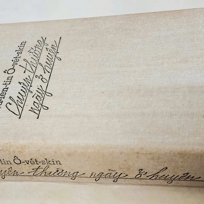 Truyện ký in màu CHUYỆN THƯỜNG NGÀY Ở HUYỆN - tác giả: Valentin Ovechkin 703928