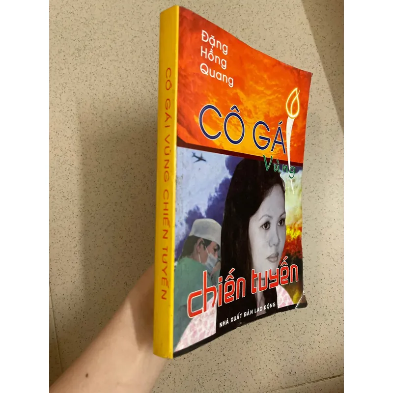 Cô Gái Vùng Chiến Tuyến – Tập ký chiến tranh sâu sắc 605978