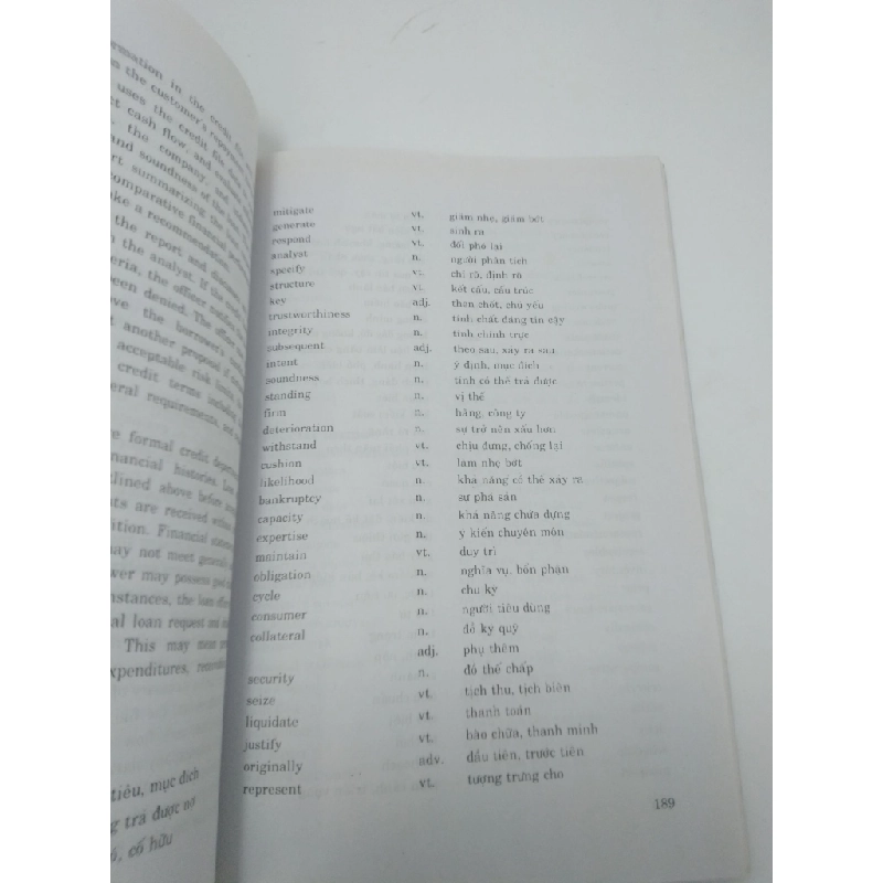 Giáo trình tiếng Anh ngân hàng chứng khoán năm 2007 mới 70% ố HPB.HCM2311 29532