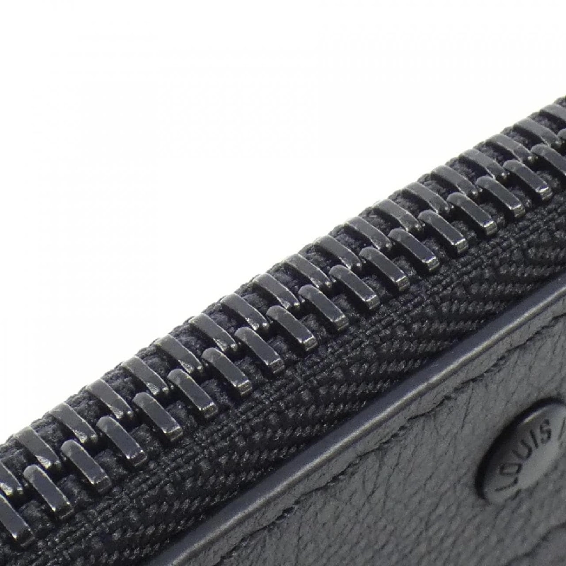 Túi xách Louis Vuitton Monogram Shadow Pochette To Go M81570 618880