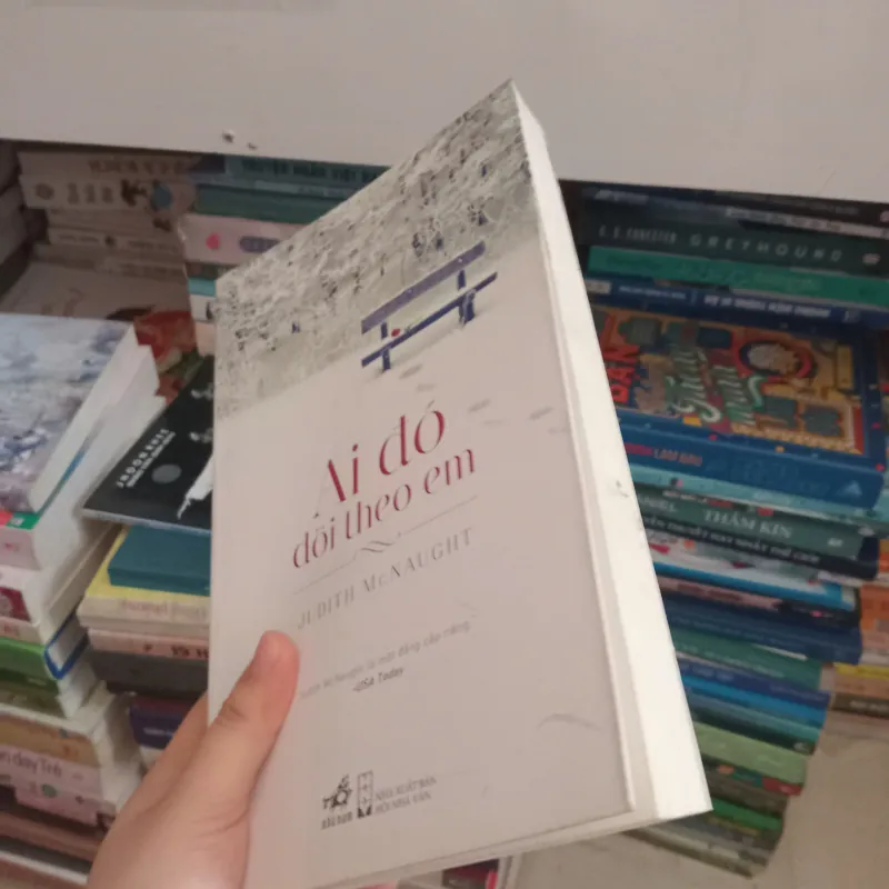 Ai đó dõi theo em 📚 1004175