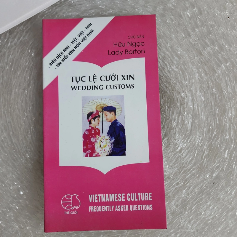 Tục lệ cưới xin | Hữu Ngọc chủ biên | song ngữ Anh Việt 541981
