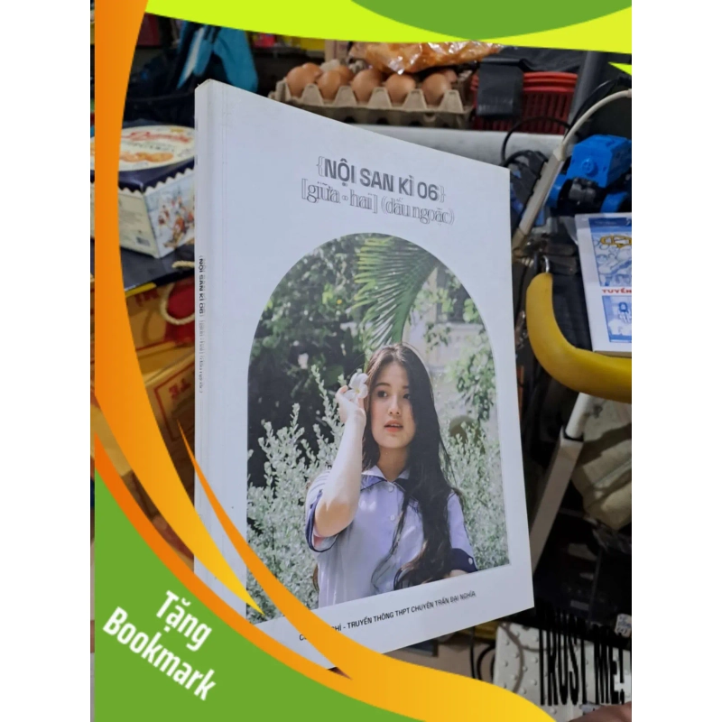 (TẶNG BOOKMARK) Nội San Kì 06 Giữa Hai Dấu Ngoặc - mới 90% - VĂN HỌC - RBK3012 950080