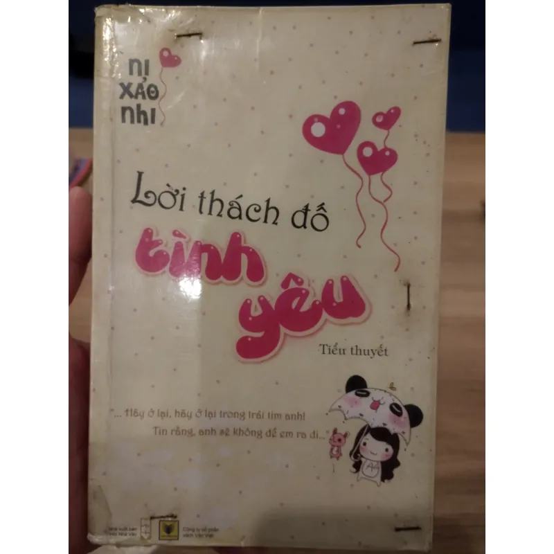 cuốn tiểu thuyết có thông tin như sau:Tên sách: Lời Thách Đố Tình Yêu.Tác giả: Ni Xảo Nhi. 1034588