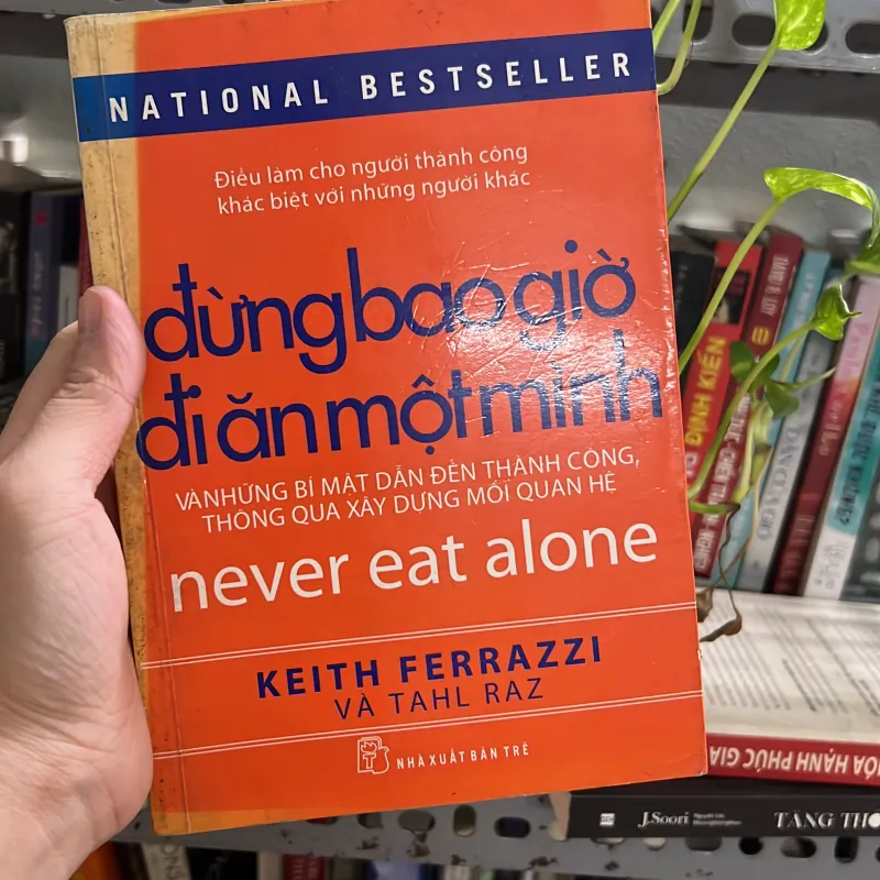 Đừng bao giờ đi ăn một mình 787611