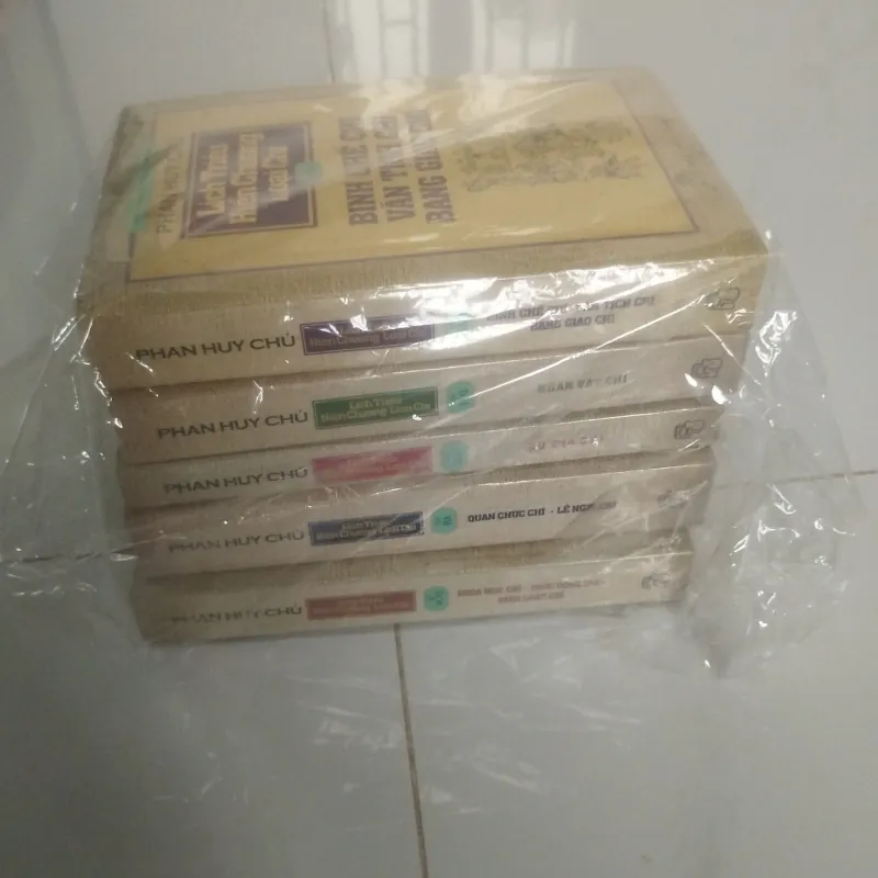 Lịch Triều Hiến Chương Loại Chí- Phan Huy Chú 800474