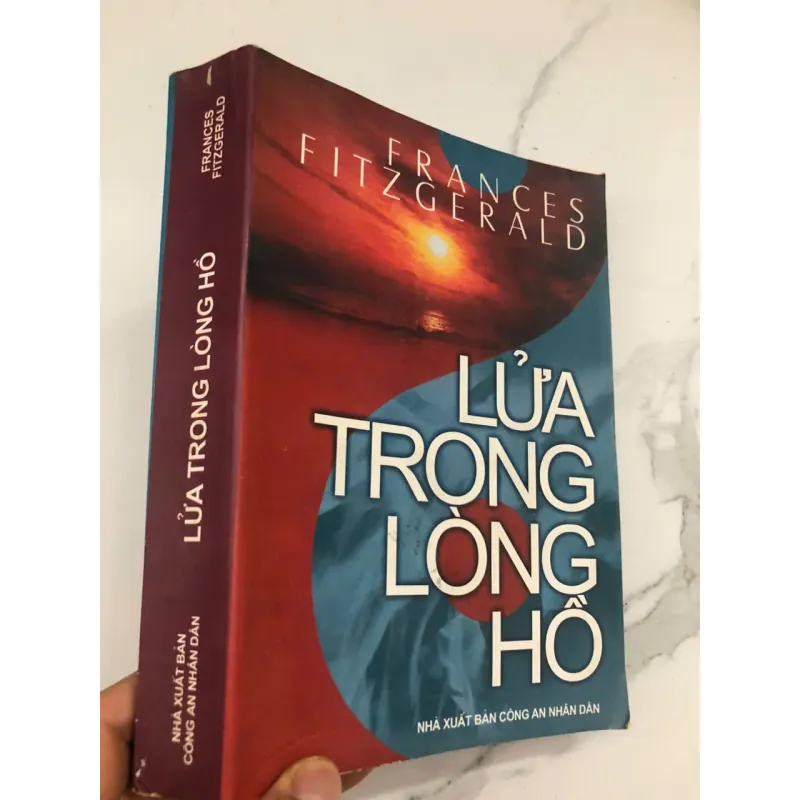 Lửa Trong Lòng Hồ - Frances FitzGerald 998478