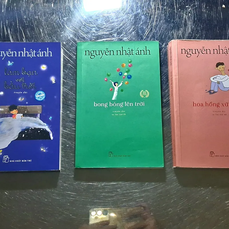 Bong bóng lên trời . Làm bạn với bầu trời . Hoa hồng xứ khác( tác giả : Nguyễn Nhật Ánh) 562668