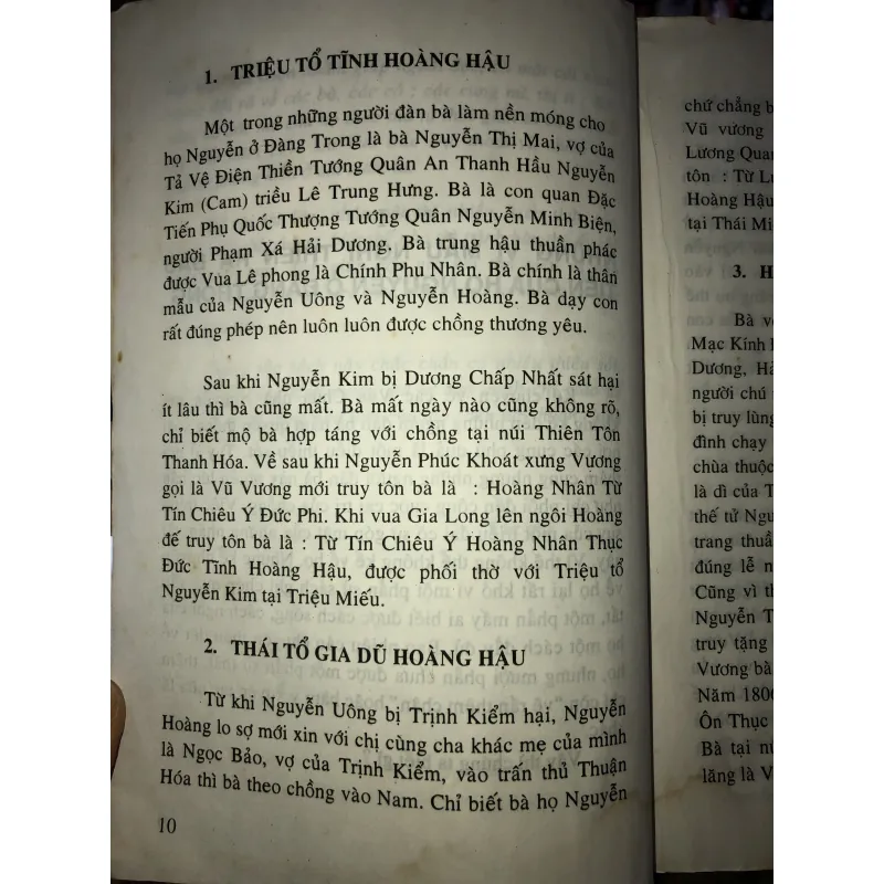 Truyện kể về các vương phi hoàng hậu nhà Nguyễn - Thi Long 997274