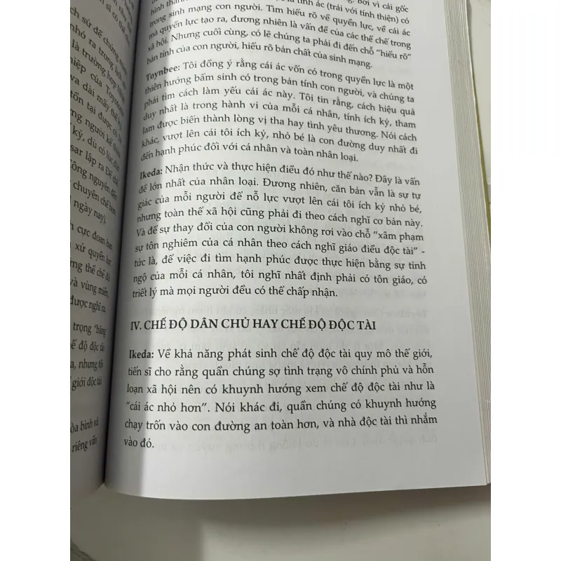 Lựa chọn cuộc sống: Đối thoại cho thế kỷ XXI - Arnold Toynbee và Daisaku Ikeda 1023746