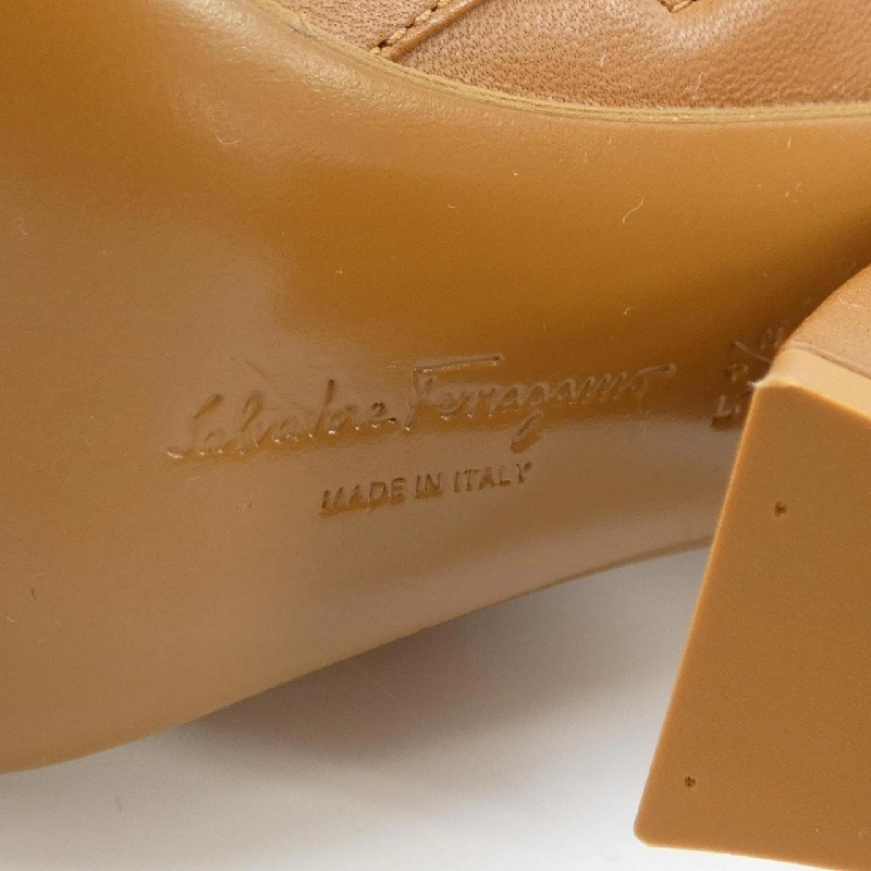 Giày boot SALVATORE FERRAGAMO - Hàng hiệu Authentic 829878