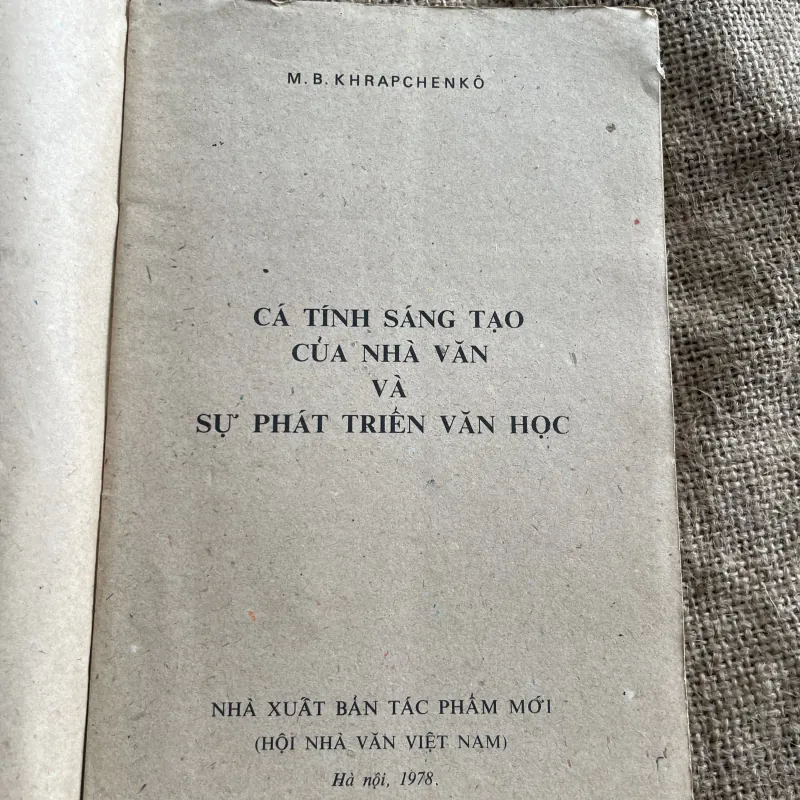 Cá tính  sáng tạo của nhà văn và sự phát triển văn học và sự phát triển KHRAPCHENKÔ 932946