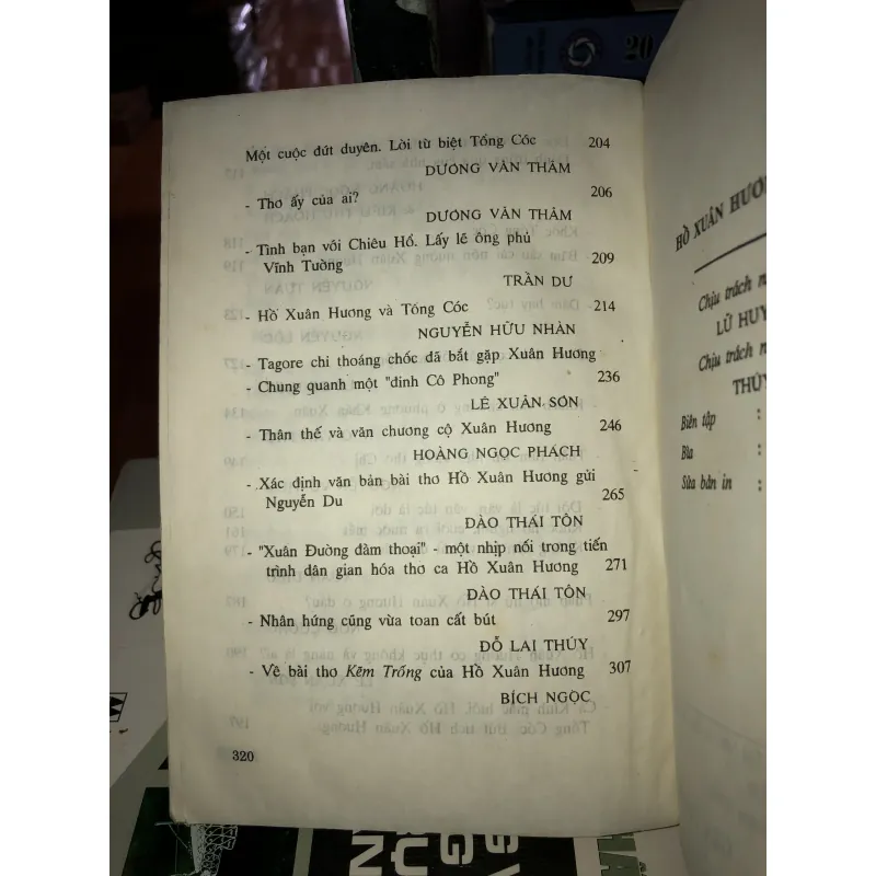 Hồ Xuân Hương thơ và đời  1001130