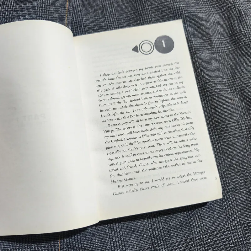 The Hunger Games + Catching Fire + Mockingjay - Suzanne Collins 777859